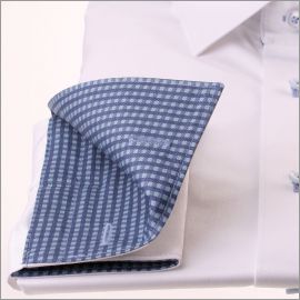 Chemise blanche à col et poignets mousquetaires à carreaux bleu gris