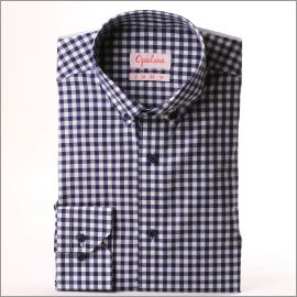 Chemise à carreaux blancs et bleu marine à col boutonné