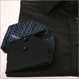 Zwart overhemd met blauwe patroon kraag en manchetten
