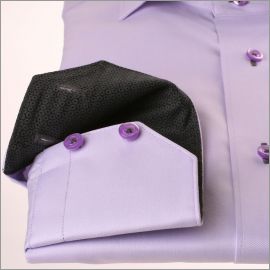 camisa de color lila con cuello gris modelo gota y puños
