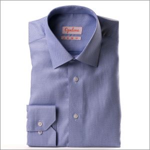 Camisa azul y blanca de cuadros