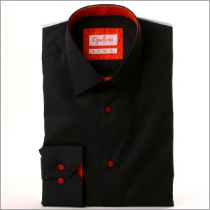Camisa negra con cuello y puños anaranjados