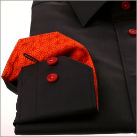 Camisa negra con cuello y puños anaranjados