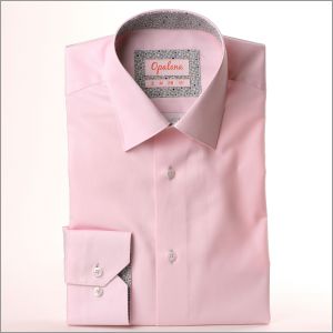 Chemise rose à col et poignets gris à bulles