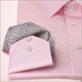 Chemise rose à col et poignets gris à bulles