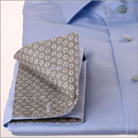 Blauw shirt met grijze florale kraag en manchetten