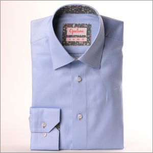 Blauw shirt met grijze florale kraag en manchetten