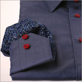 Camisa azul oscuro con cuello y puños floral