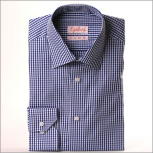 Chemise à carreaux bleus foncés