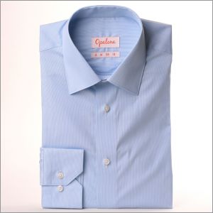 Chemise stretch à fines rayures bleues et blanches