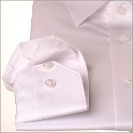 Camisa blanca con estampado de rombos