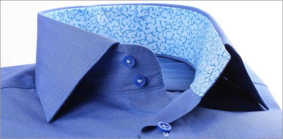 Chemise bleue à col et poignets à motifs bleu ciel
