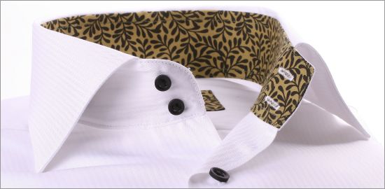 Chemise cintrée blanche à col et poignets à motifs beiges et marrons