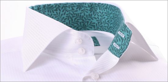 Chemise blanche à col et poignets à motifs bleus verts