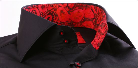 Chemise noire à col et poignets à motifs rouges