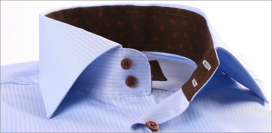Chemise bleu à col et poignets mousquetaires à motifs fleuris marrons