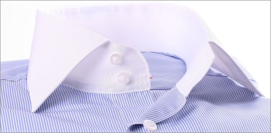 Chemise à rayures bleues et blanches, col et poignets blancs