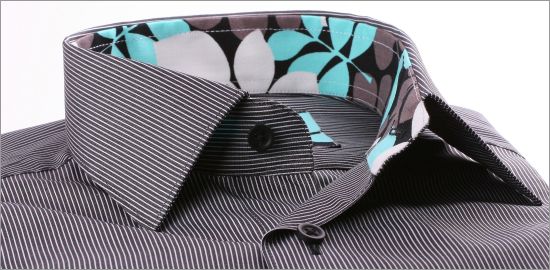 Chemises gris foncé à fines rayures blanches, col et poignets à motifs turquoises