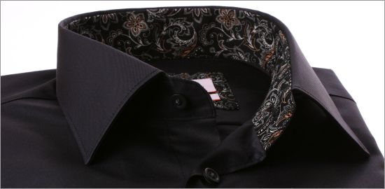 Chemise noire à col et poignets à motifs gris et marrons