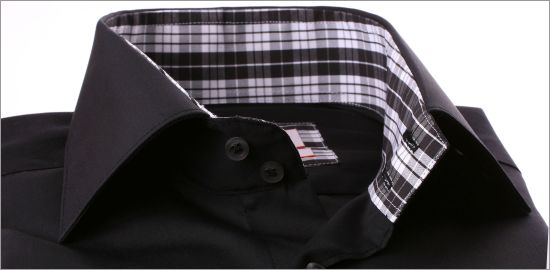 Chemise noire à col et poignets à carreaux gris, blancs et noirs 