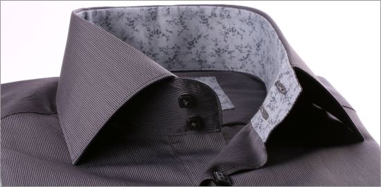 Chemise grise à rayures, col et poignets à motifs fleuris gris clair