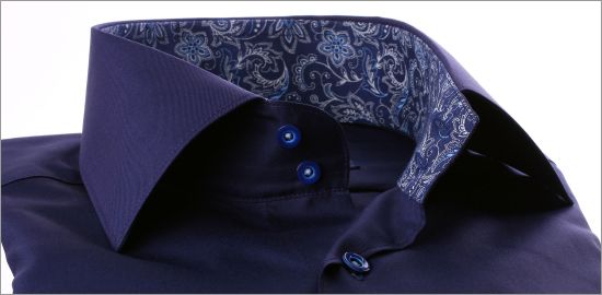 Chemise bleu marine à col et poignets à motifs bleus