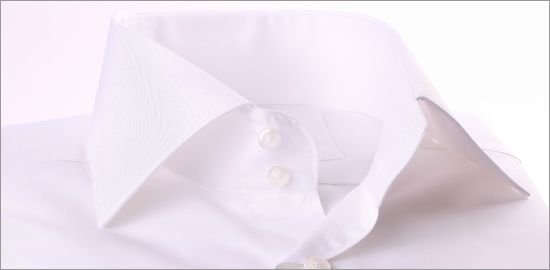 Camisa blanca de tela de gabardina