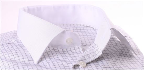 Chemise à carreaux blancs et gris, col et poignets blancs