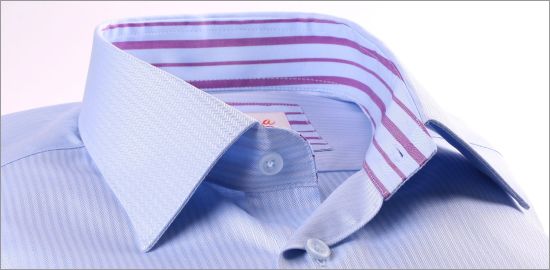Chemise bleue à col et poignets mousquetaires à rayures bleues et mauves