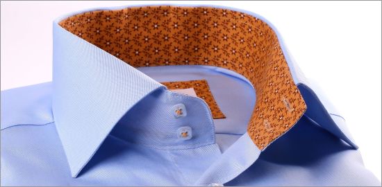 Chemise bleu clair à col et poignets à motifs fleuris marron clair