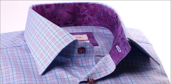 Chemise à carreaux bleus et mauves, col et poignets à motifs violets