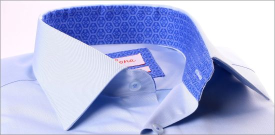 Chemise bleue à poignets mousquetaires à col à motifs fleuris bleus