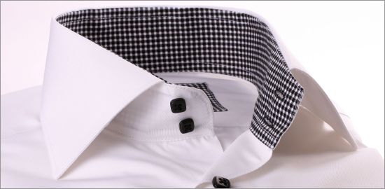 Chemise blanche à col et poignets à carreaux vichy noirs et blancs
