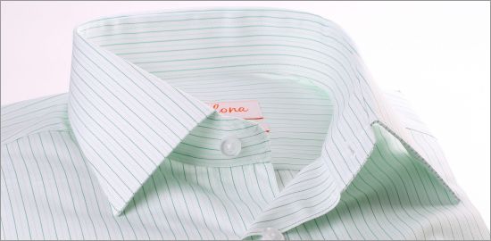 Chemise blanche à fines rayures vertes