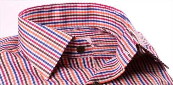 Azul, blanco, marrón, naranja y una camisa a cuadros color burdeos