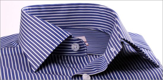 Camisa azul oscuro puño francés con rayas blancas