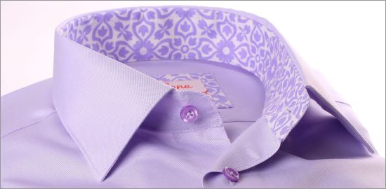 Lila camisa con lila y blanco Patrón cuello y puños