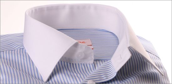 Blanco y azul a rayas camisa de puño francés con cuello y puños blancos