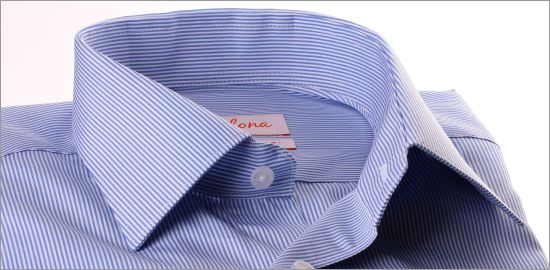 Chemise à fines rayures blanches et bleu moyen