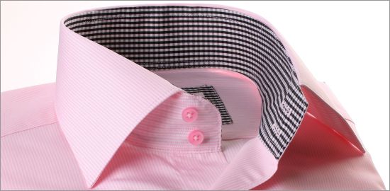 Rosa y camisa blanca rayas, cuello y puños a cuadros blanco y negro
