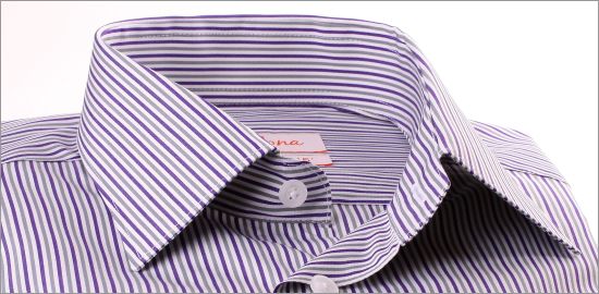 Chemise à rayures violettes, grises et blanches, col classique