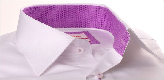 Chemise blanche à col et poignets à motifs gouttes lilas
