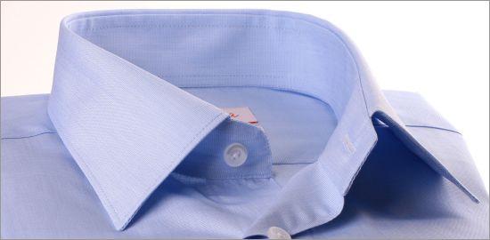 Camisa fil à fil azul claro con puños franceses