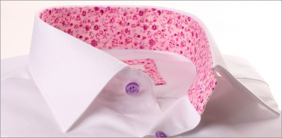 Camisa blanca con cuello y puños floral rosa