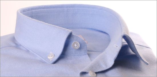 Hellblaues Button-Down-Hemd aus gebürsteter Baumwolle