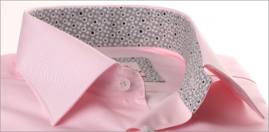 Chemise rose à col et poignets gris à bulles