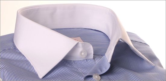 Chemise rayée bleue et blanc à col et poignets blancs