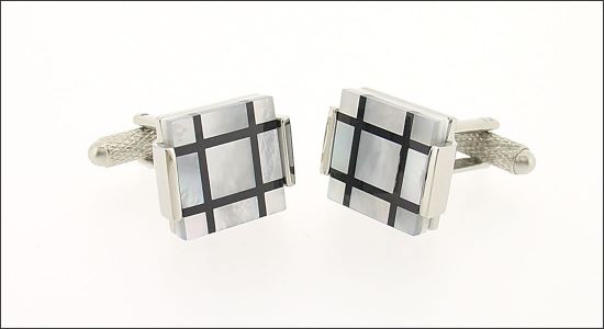 Bouton de manchette carré de nacre à bandes onyx