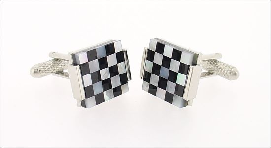 Bouton de manchette damier de nacre et d'onyx