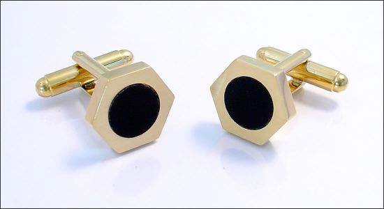 Bouton de manchette hexagone doré et centre noir